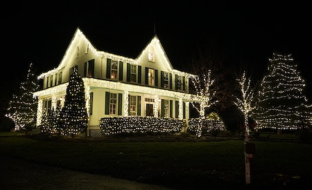 Permanent holiday lighting